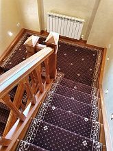 Овальный полушерстяная ковровая дорожка CLASSIC brown с укладкой на лестницу